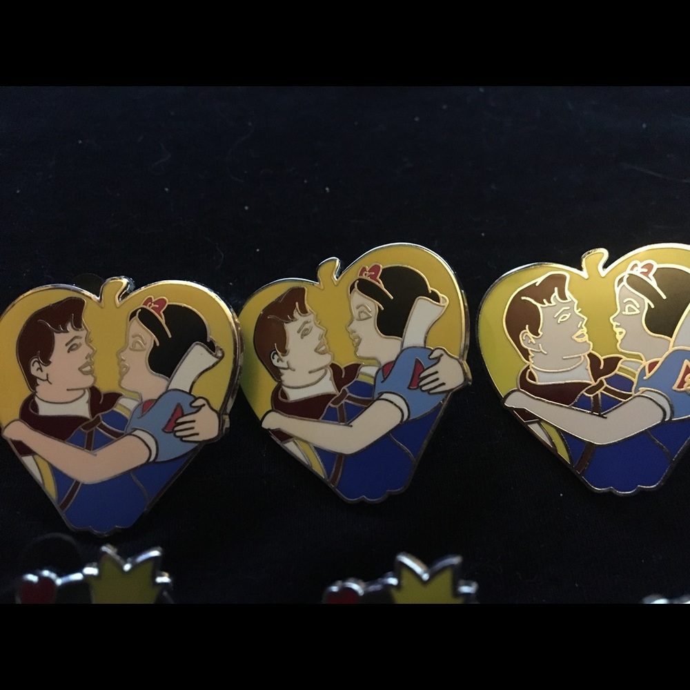 Disney Pins Lot #42 - Picture 2 of 3